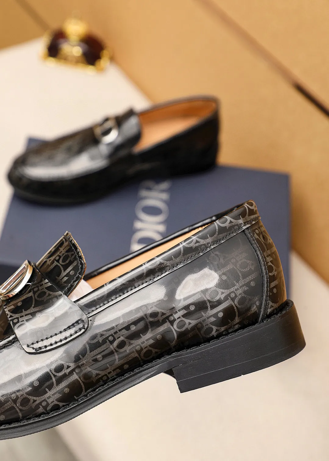 Men's shoes 💰480 💐 Product trademark: Dior "Dior" casual leather shoes Regular size: 39-44 (38.45.46🉑️Customized) Product materials: Selected Italian imported first-layer open-edge beaded cowhide leather upper + classic hardware buckle, imported water-dyed 🐂 cowhide lining. Strong three-dimensional visual effect, original outsole Color: 3⃣️colors available